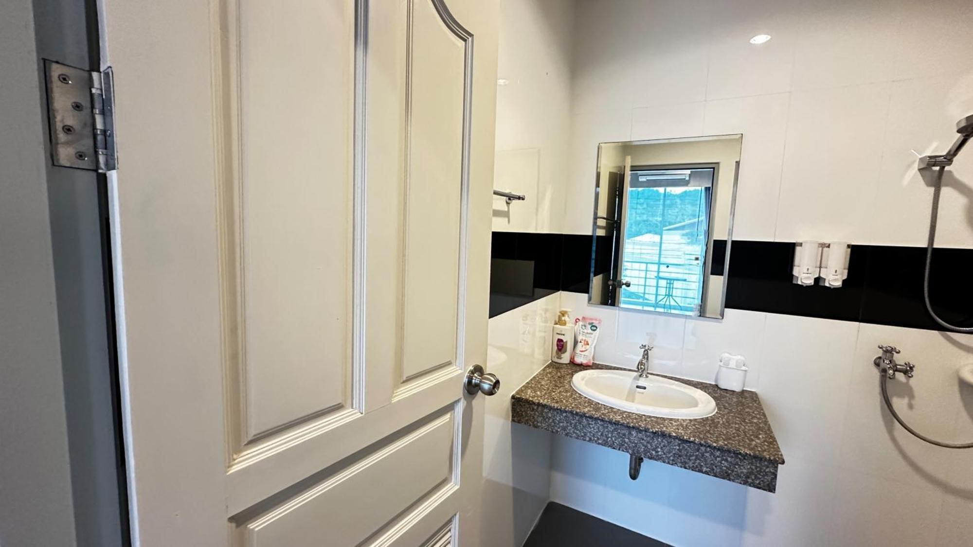 Auriflex House Bed and Breakfast Krabi town Buitenkant foto